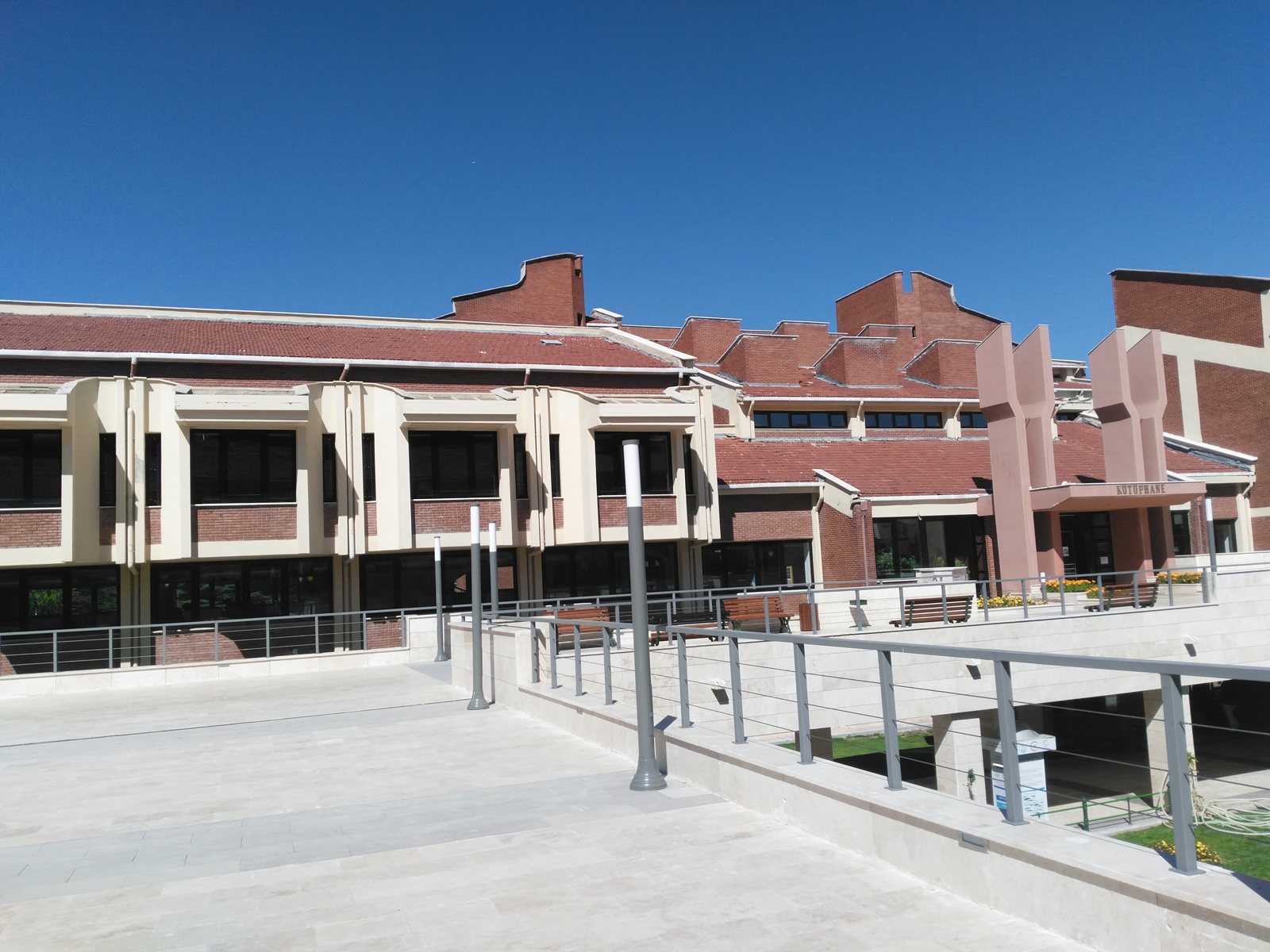 Anadolu Üniversitesi Kütüphanesi